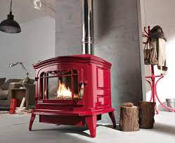 Купить Печь-камин Invicta Bradford красная эмаль в интерьере чугунная в Слуцке в Слуцке