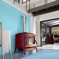 Купить Печь-камин Invicta Bradford красная эмаль в интерьере чугунная в Слуцке в Слуцке