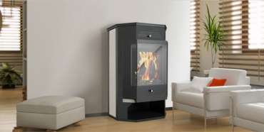 Стальной недорогой камин с дровницей Теплодар Румба фото в интерьере в Слуцке