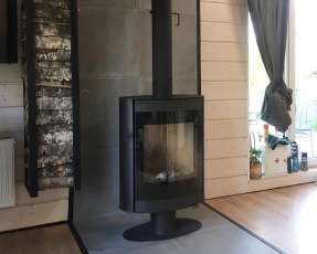 Печь-камин с теплообменником Мета-Бел АОТ 7.0-01 Свитязь фото в интерьере в Слуцке