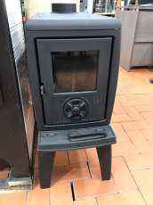 Печь-камин чугунный FireWay Zeige в интерьере Амазонка бай фото в Слуцке