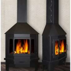 Стальной недорогой камин Бавария Мюнхен с большим стеклом фото в интерьере в Слуцке