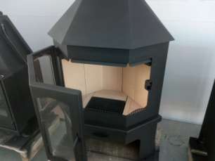 Стальной камин Бавария Мюнхен со стеклом угловой чёрный (без перемычки) фото купить в Слуцке