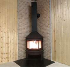 Стальной камин Бавария Мюнхен угловой чёрный (без перемычки) фото в интерьере в Слуцке