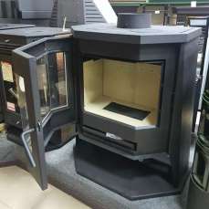 Стальной камин с шамотом Бавария панорама призма с плитой в интерьере фото в Слуцке