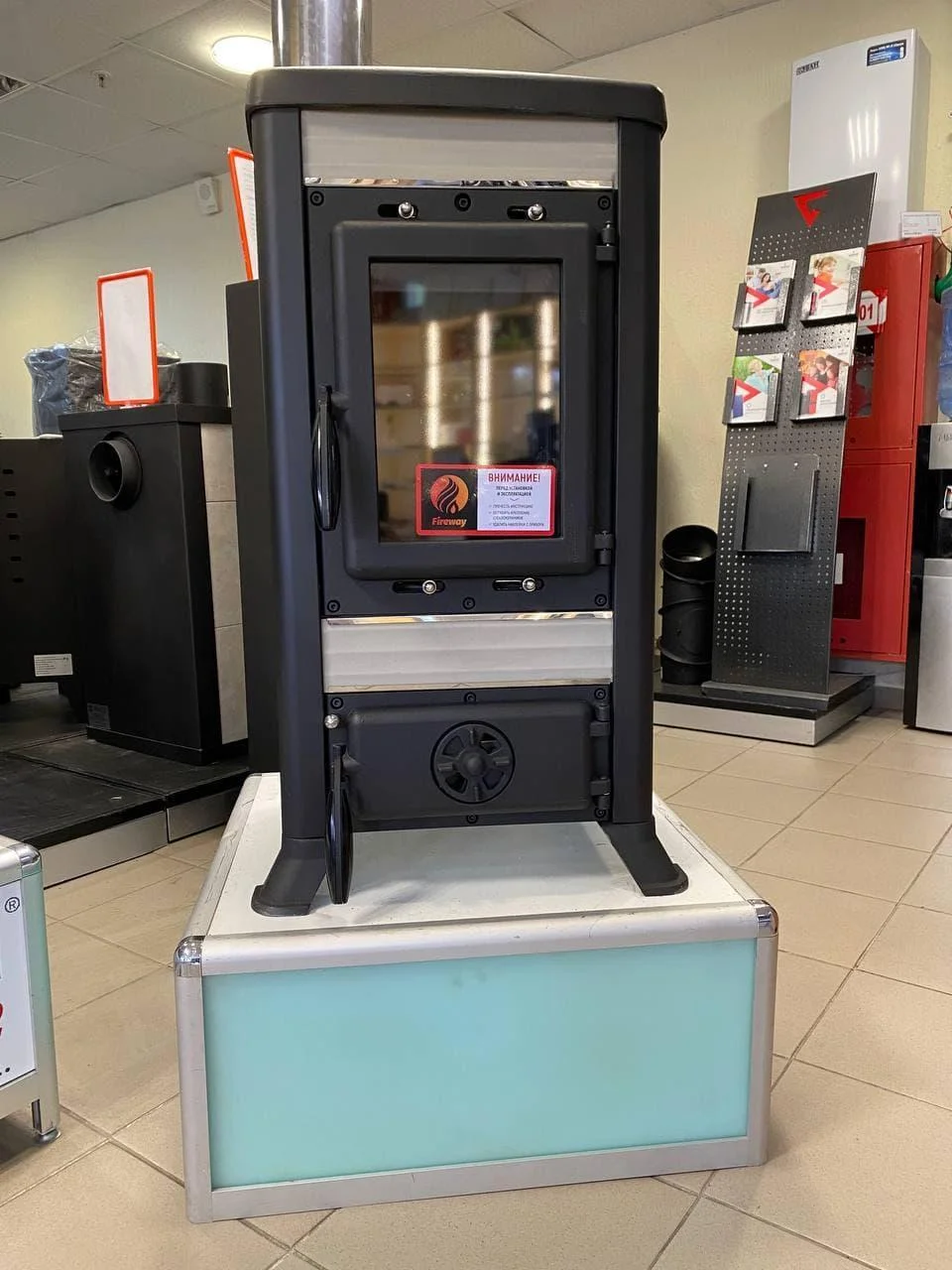 Печь-камин чугунный FireWay Klemens в интерьере Амазонка бай фото в Слуцке