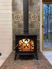 Печь-камин чугунный FireWay Demetra в интерьере Амазонка бай фото в Слуцке