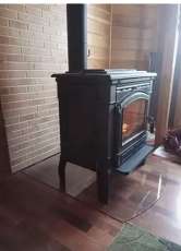 Печь-камин чугунный FireWay Gunter в интерьере чёрный Амазонка бай фото в Слуцке