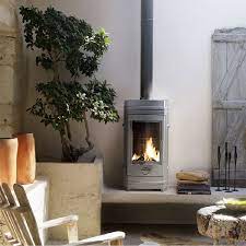 Печь-камин Invicta Cassine чугун в интерьере Амазонка бай фото в Слуцке