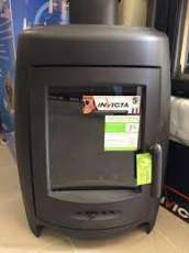 Печь-камин чугунный Invicta La Borne 2 в интерьере Амазонка бай фото в Слуцке