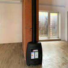 Печь-камин чугунный Invicta La Borne 2 в интерьере Амазонка бай фото в Слуцке