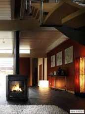 Печь-камин чугунный Invicta Carolo в интерьере Амазонка бай фото  в Слуцке