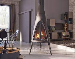 Печь-камин чугунный Invicta Pow-Wow в интерьере Амазонка бай фото в Слуцке