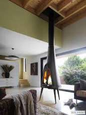 Печь-камин чугунный Invicta Pow-Wow в интерьере Амазонка бай фото в Слуцке