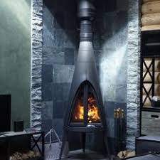 Печь-камин чугунный Invicta Pow-Wow в интерьере Амазонка бай фото в Слуцке